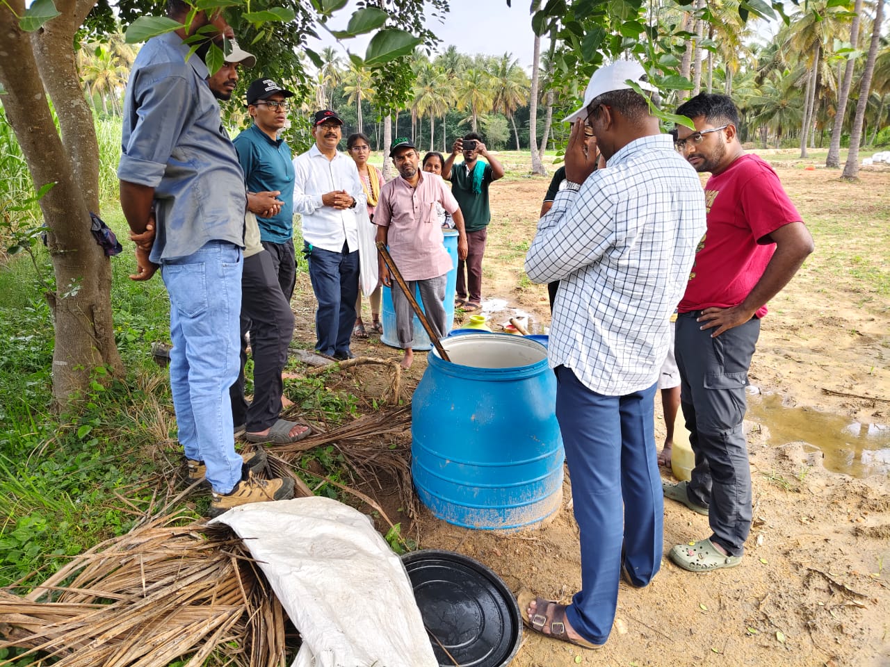 ಮಂಡ್ಯ ಜಿಲ್ಲೆಯ ಜಮೀನಿನಲ್ಲಿ ಬೆಳೆ ಪರಿಶೀಲನೆ